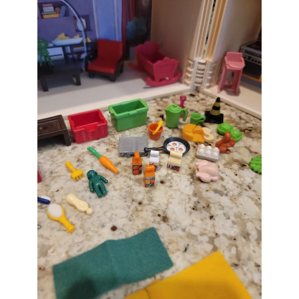 Playmobil Dollhouse 2005 Folding w/People And Accessories Not Complete